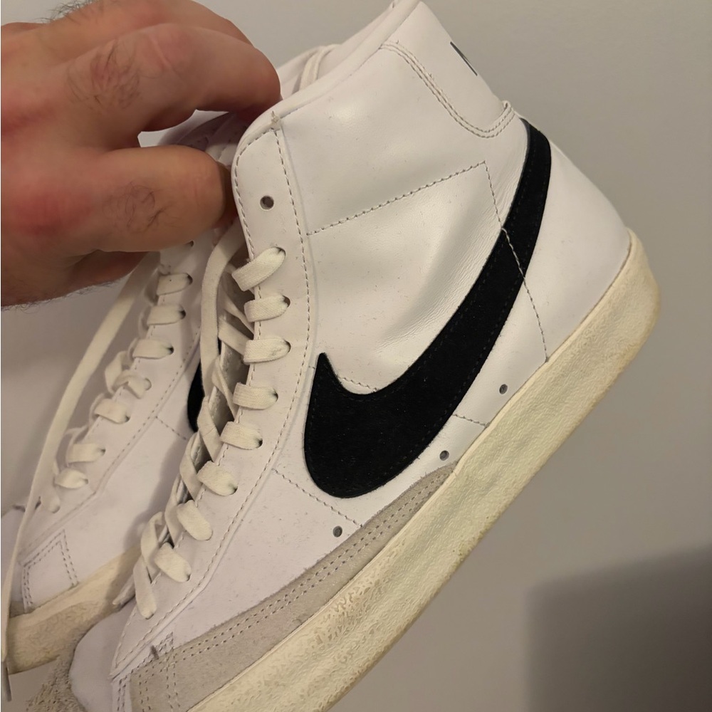 These are Nike Blazers 77 women’s size 11. - Picture 2 of 5